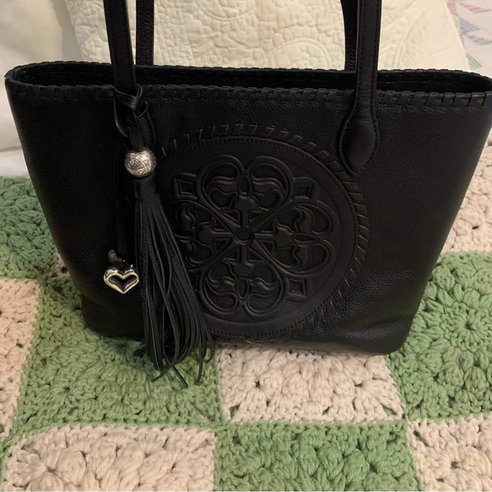 Brighton Gabriella Medallion Lovely Black Leather Tote Bag PreOwned. Normal wear